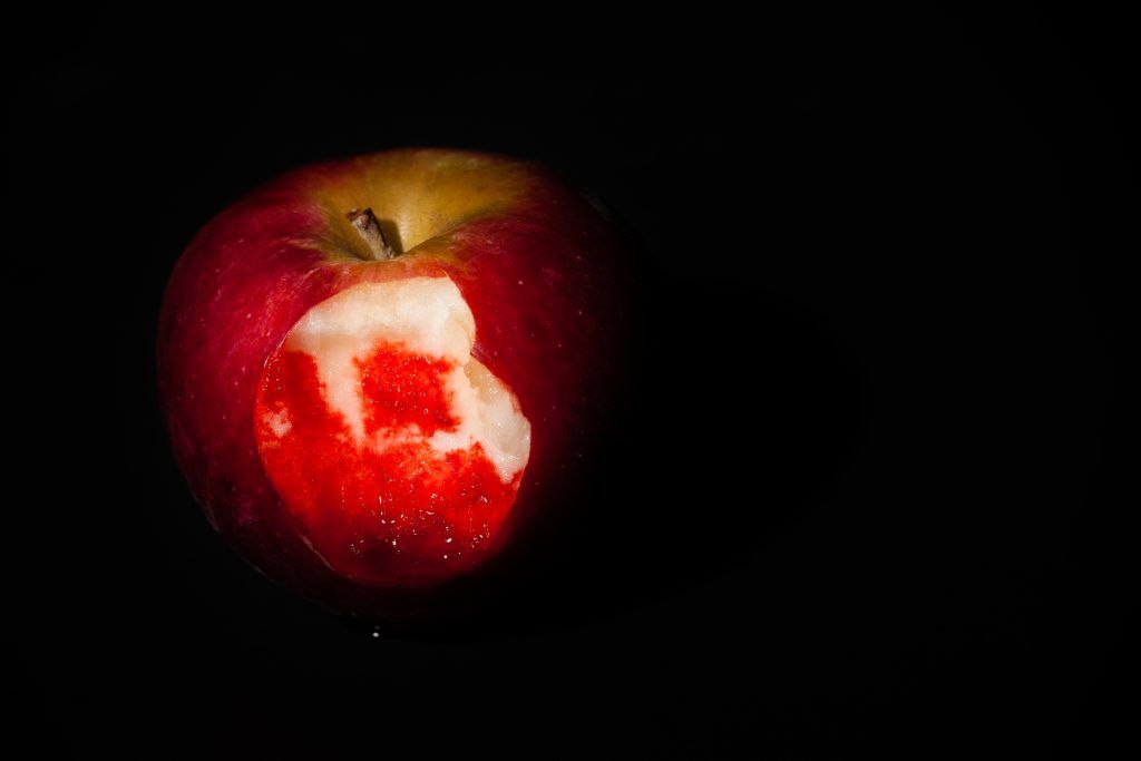 Приворот на яблоко: две половинки, последствия
